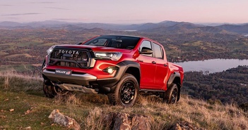 Toyota Hilux GR Sport có gì để "thách thức” vua bán tải Ford Ranger?