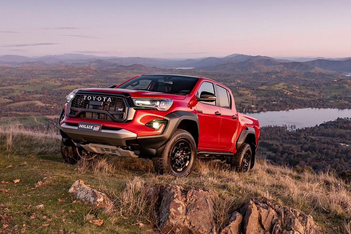 Toyota Hilux GR Sport có gì để "thách thức” vua bán tải Ford Ranger? Toyota Hilux GR Sport co gi de