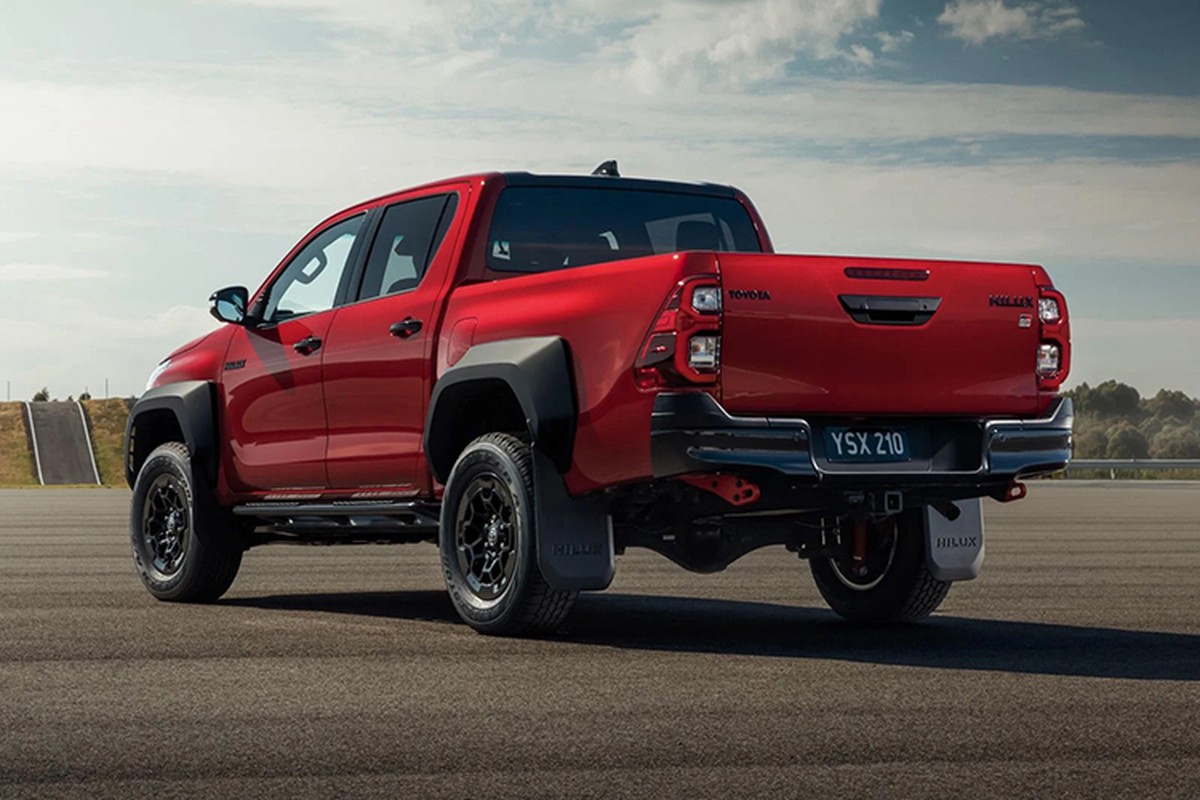 Toyota Hilux GR Sport có gì để "thách thức” vua bán tải Ford Ranger? - Hình 2 Toyota Hilux GR Sport co gi de