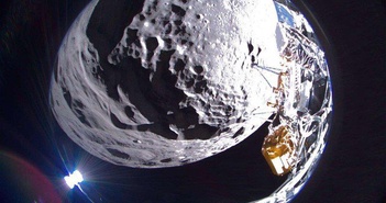 Tàu vũ trụ Mỹ "hấp hối" sau khi vấp ngã, gửi ảnh về Trái Đất