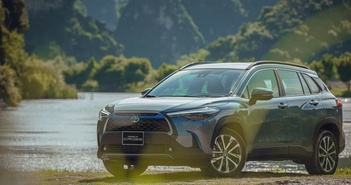 Toyota 'phủ xanh' hạ tầng giao thông Việt Nam bằng xe Hybrid