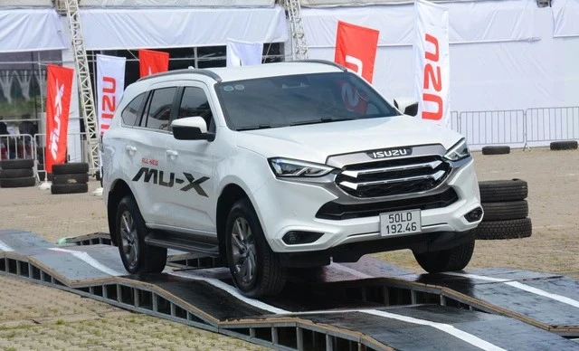 SUV 7 chỗ năm 2023: Một mình Ford Everest đủ 'cân' các đối thủ xe Nhật- Ảnh 3.