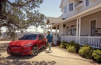 Ford giảm giá xe điện gần 200 triệu đồng