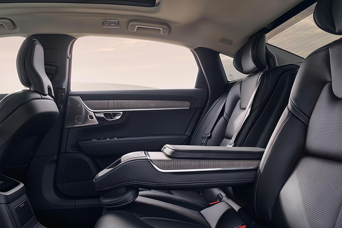 Volvo S90 Recharge Ultimate về Việt Nam gần 3 tỷ, "ăn" 1,4 lít xăng/100km - Hình 7 Volvo S90 Recharge Ultimate ve Viet Nam gan 3 ty,