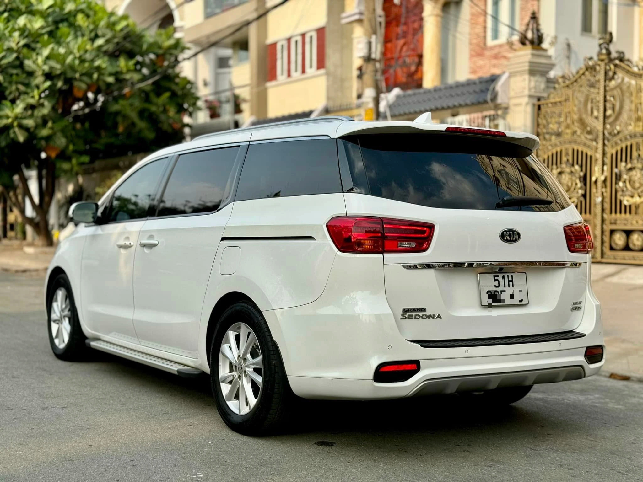 Chọn Kia Sedona cũ hay Toyota Innova mới cho gia đình?- Ảnh 2.