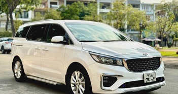 Chọn Kia Sedona cũ hay Toyota Innova mới cho gia đình?