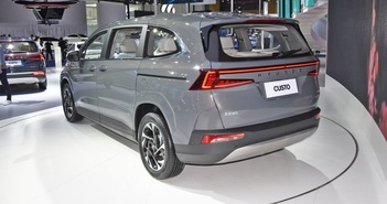 Trái với dự đoán, giá xe Hyundai Custo chỉ bằng một nửa so với KIA Sedona Trái với dự đoán, giá xe Hyundai Custo chỉ bằng một nửa so với KIA Sedona