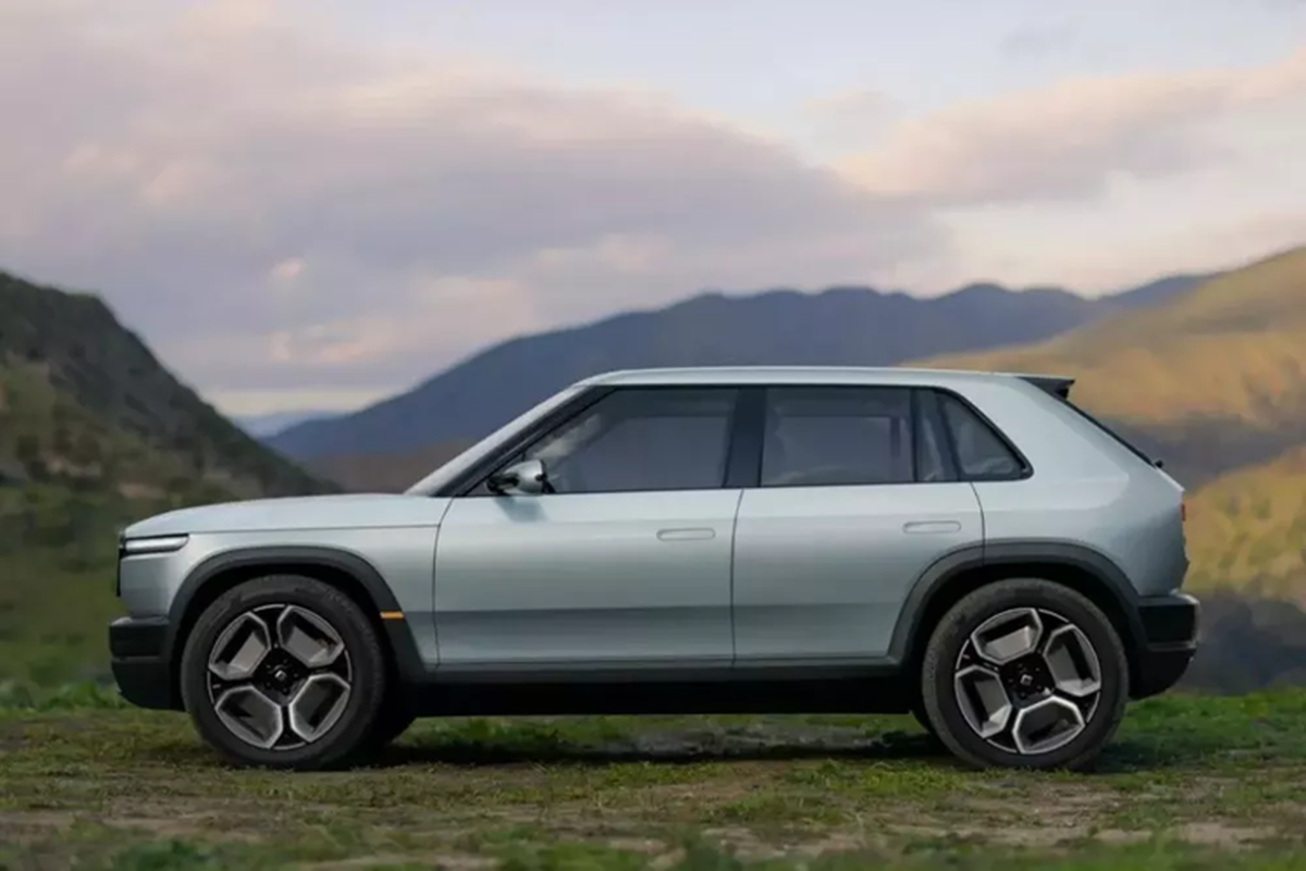 Rivian R3 giá tới 40.000 USD - "đối thủ" mới của VinFast VF7 tại Mỹ - Hình 3 Rivian R3 gia toi 40.000 USD -