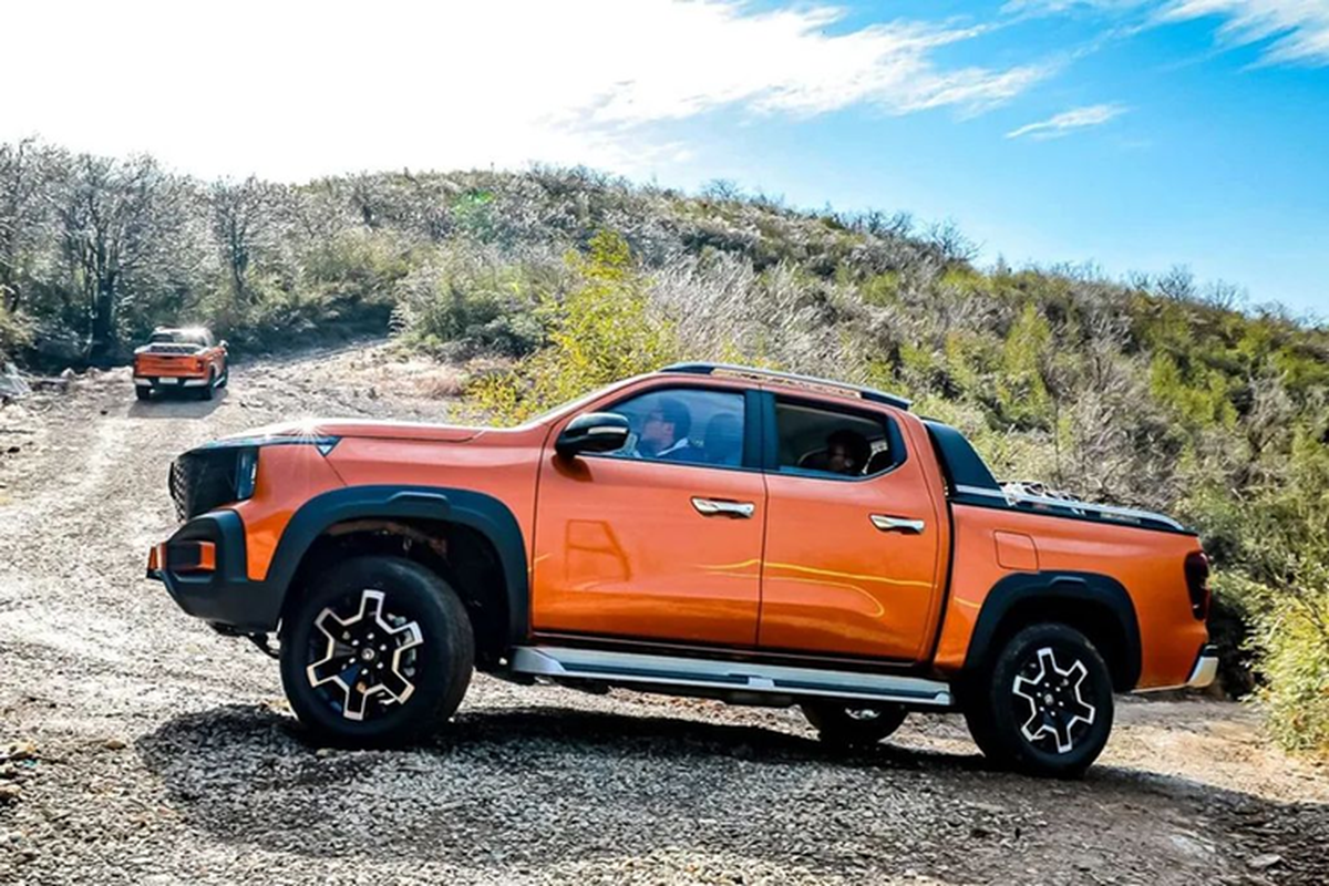 Changan Hunter EREV - bán tải chạy điện tầm xa từ 482 triệu đồng - Hình 2 Changan Hunter EREV - ban tai chay dien tam xa tu 482 trieu dong-Hinh-2