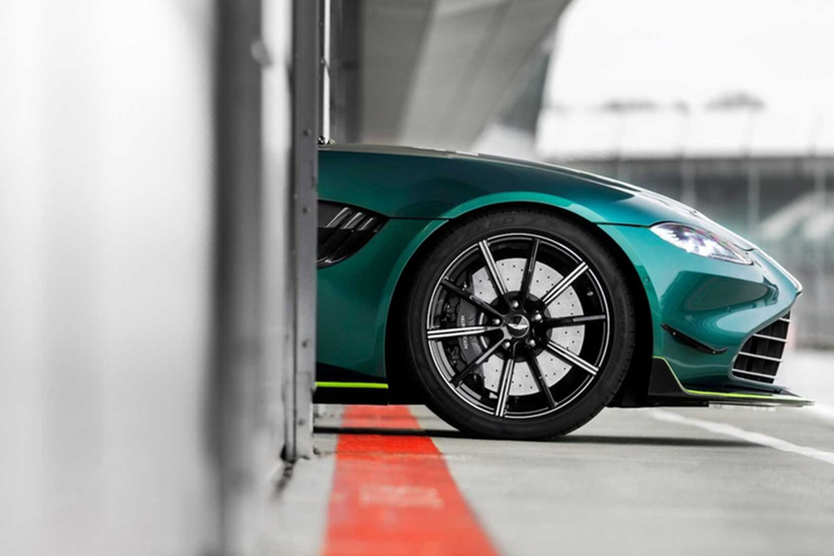 Aston Martin Vantage vừa ra mắt làm nhiệm vụ FIA tại F1 2024 - Hình 14 Aston Martin Vantage vua ra mat lam nhiem vu FIA tai F1 2024-Hinh-14