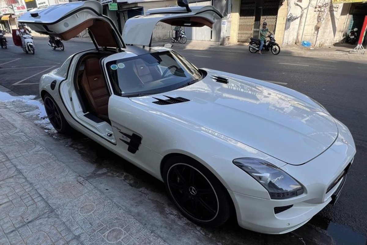 Ngắm Mercedes-Benz SLS AMG của “vua cafe” Đặng Lê Nguyên Vũ Ngam Mercedes-Benz SLS AMG cua “vua cafe” Dang Le Nguyen Vu