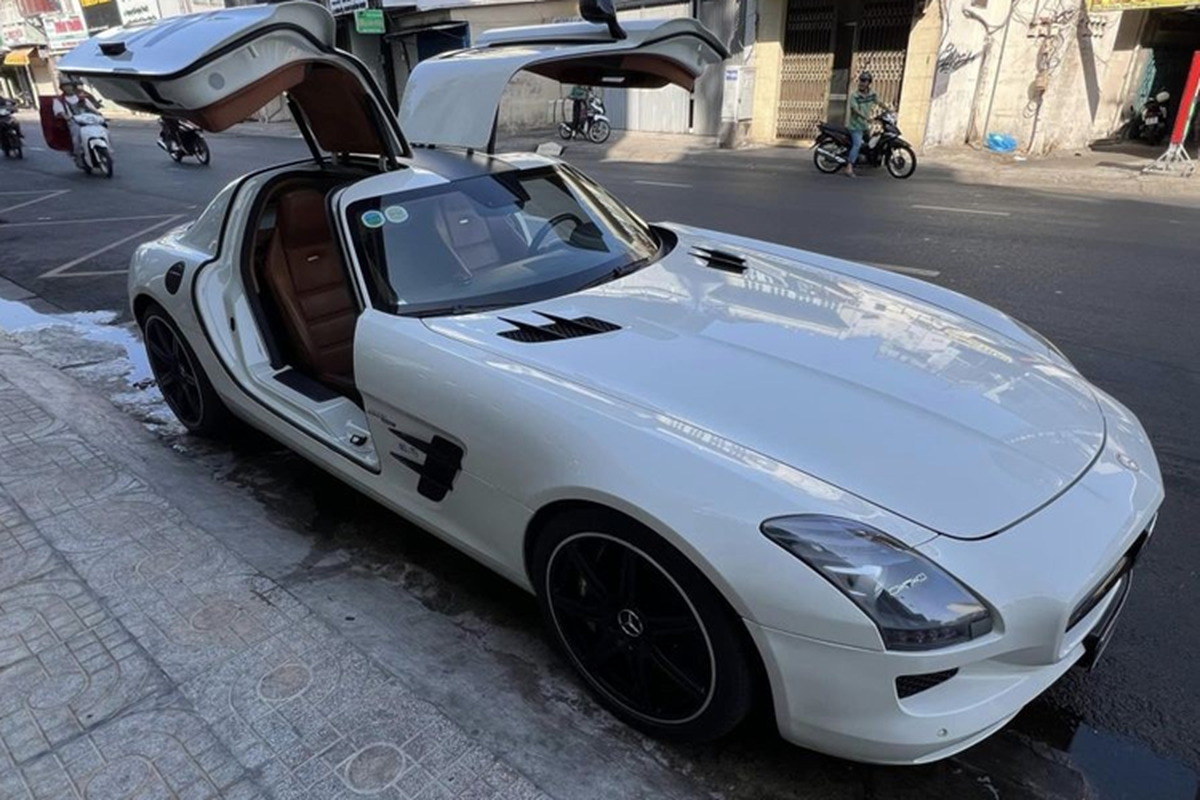 Ngam Mercedes-Benz SLS AMG cua “vua cafe” Dang Le Nguyen Vu