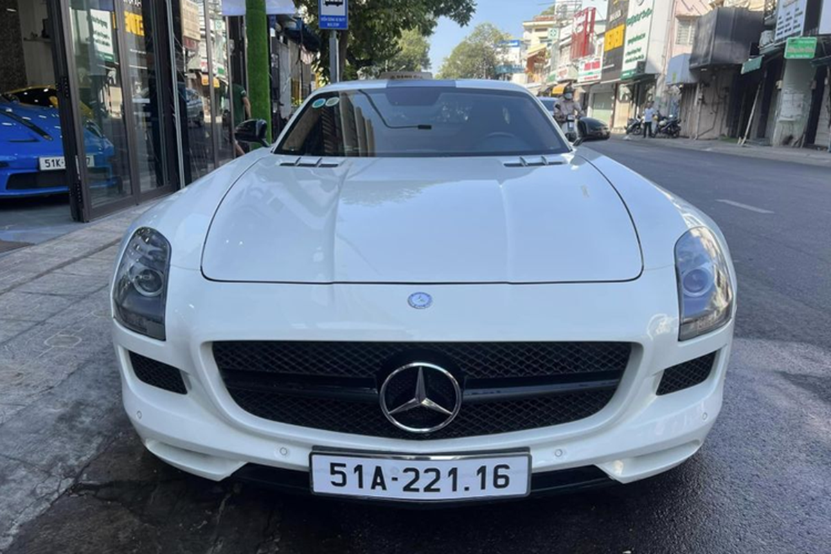 Ngắm Mercedes-Benz SLS AMG của “vua cafe” Đặng Lê Nguyên Vũ - Hình 2 Ngam Mercedes-Benz SLS AMG cua “vua cafe” Dang Le Nguyen Vu-Hinh-2
