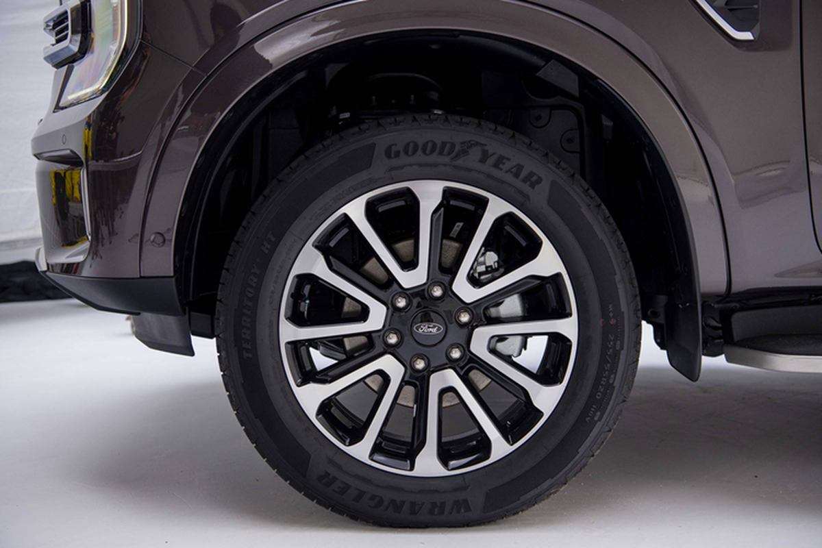 Ford Everest Platinum 2024 ra mắt Việt Nam, giá bán vẫn là ẩn số - Hình 10 Ford Everest Platinum 2024 ra mat Viet Nam, gia ban van la an so-Hinh-10