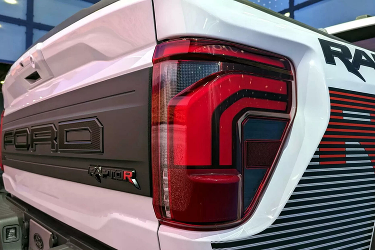 Chi tiết Ford F-150 Raptor R 2024 mạnh 730 mã lực, giá 1,946 tỷ đồng - Hình 5 Chi tiet Ford F-150 Raptor R 2024 manh 730 ma luc, gia 1,946 ty dong-Hinh-5