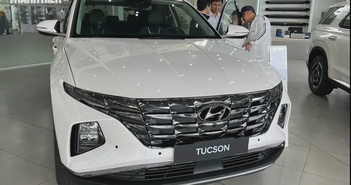 Tiêu thụ ô tô tại Việt Nam giảm 40%, phần lớn người mua chọn xe gầm cao Tiêu thụ ô tô tại Việt Nam giảm 40%, phần lớn người mua chọn xe gầm cao