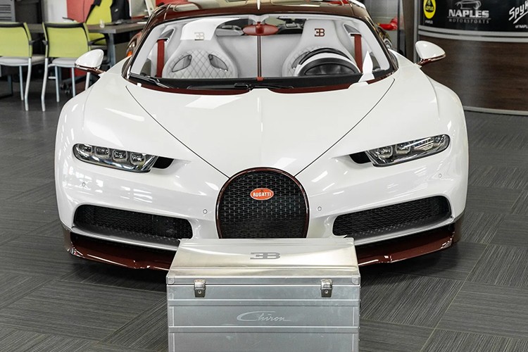 Tậu Bugatti Chiron giá 95 tỷ được tặng kèm Rolls-Royce Wraith siêu sang