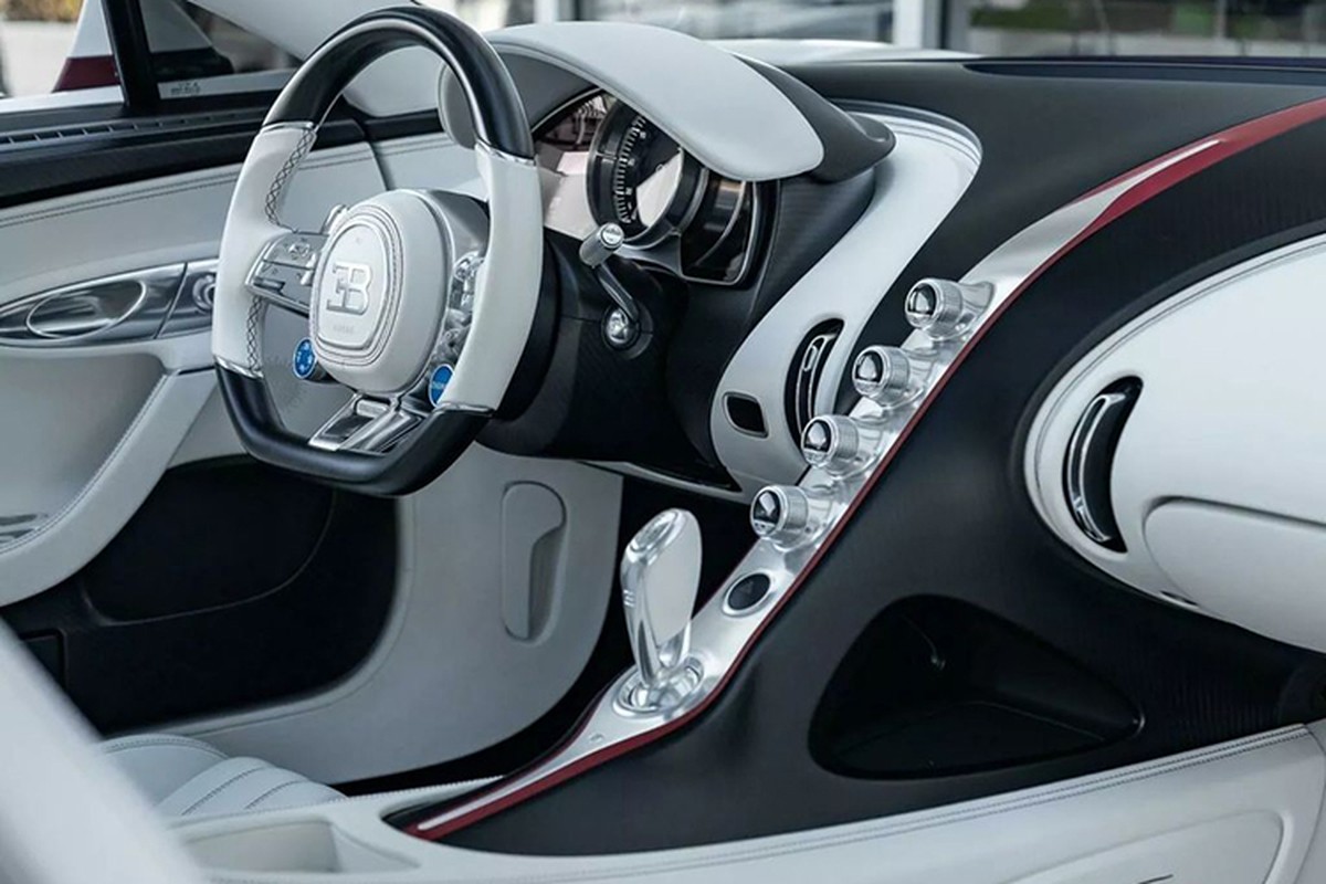 Tau Bugatti Chiron gia 95 ty duoc tang kem Rolls-Royce Wraith sieu sang-Hinh-6
