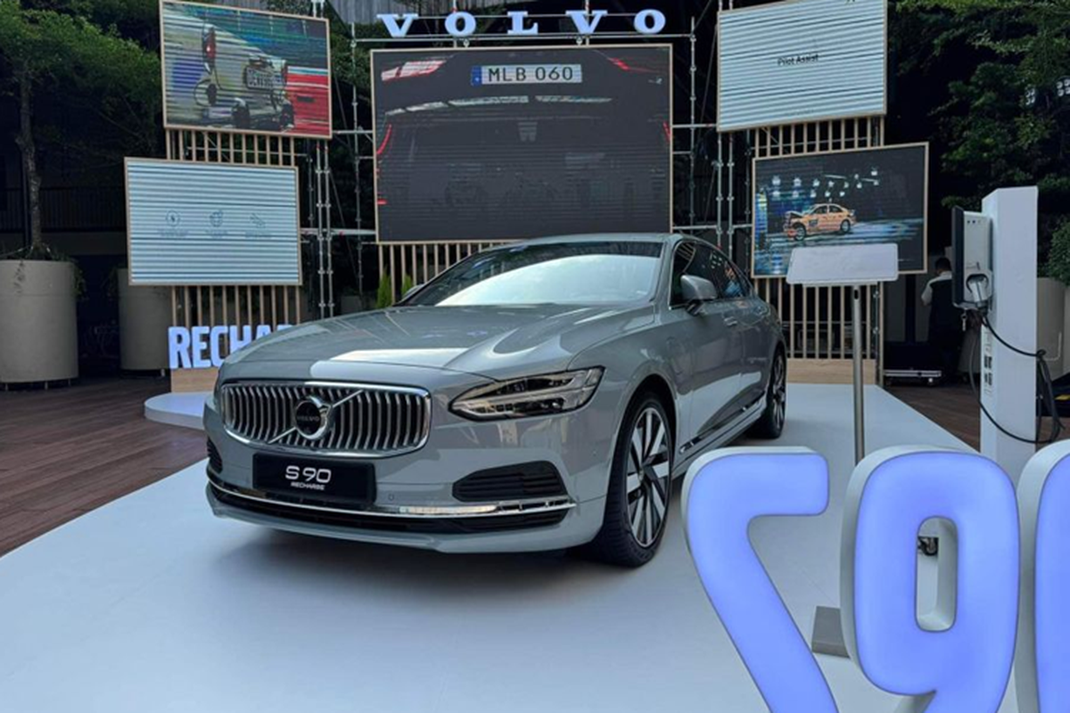 Cận cảnh Volvo S90 Recharge Ultimate "ăn ít xăng" giá 2,89 tỷ đồng Can canh Volvo S90 Recharge Ultimate