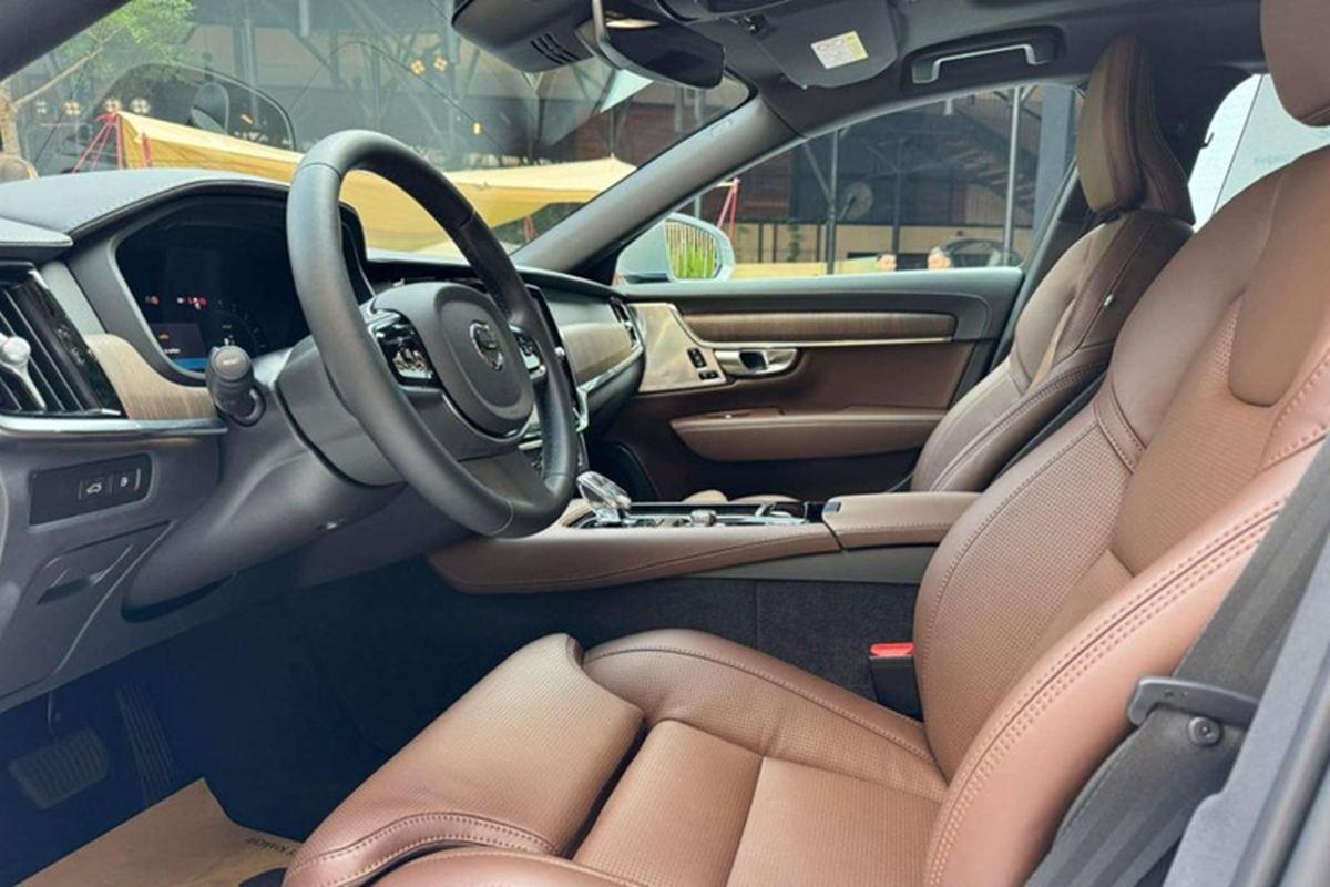 Cận cảnh Volvo S90 Recharge Ultimate "ăn ít xăng" giá 2,89 tỷ đồng - Hình 6 Can canh Volvo S90 Recharge Ultimate