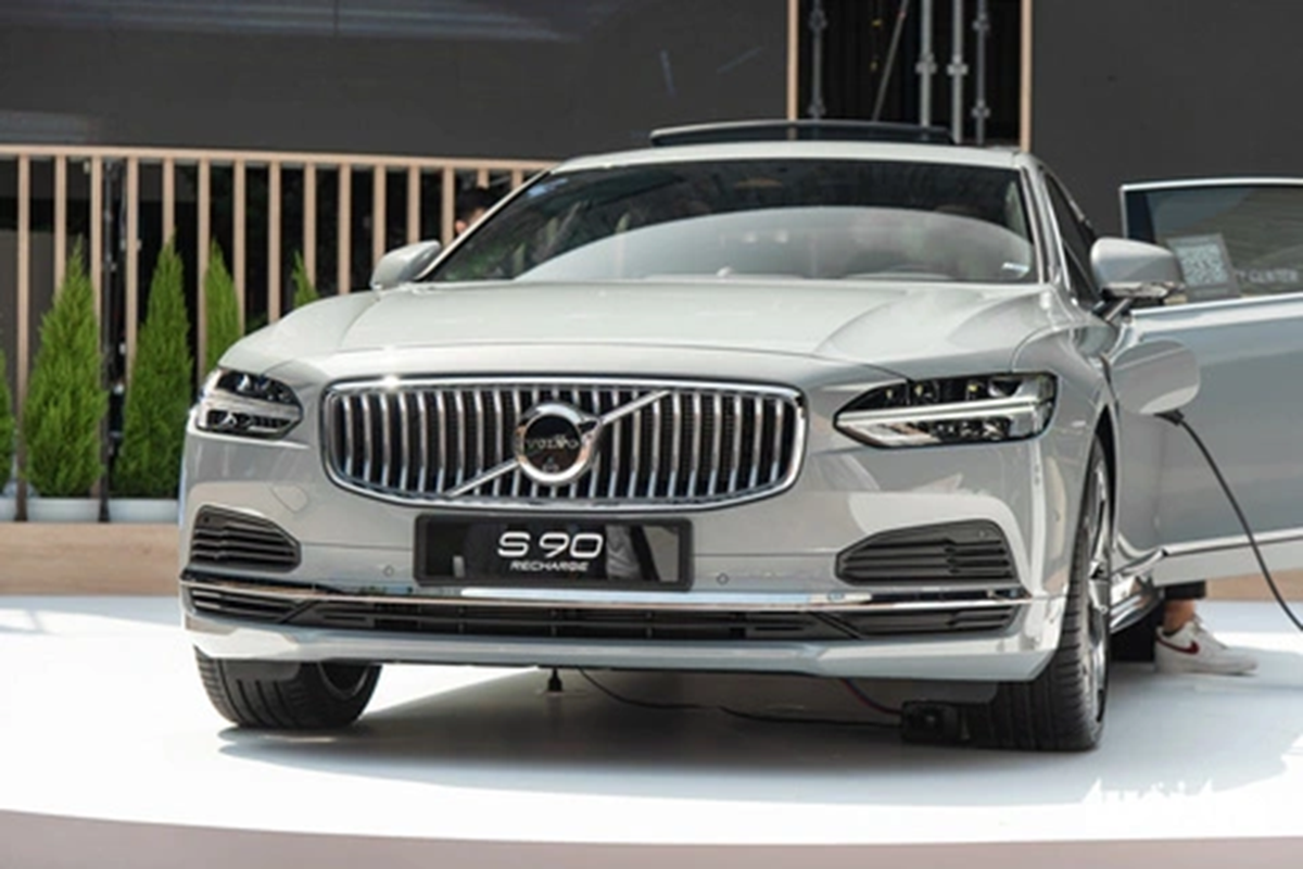 Cận cảnh Volvo S90 Recharge Ultimate "ăn ít xăng" giá 2,89 tỷ đồng - Hình 8 Can canh Volvo S90 Recharge Ultimate
