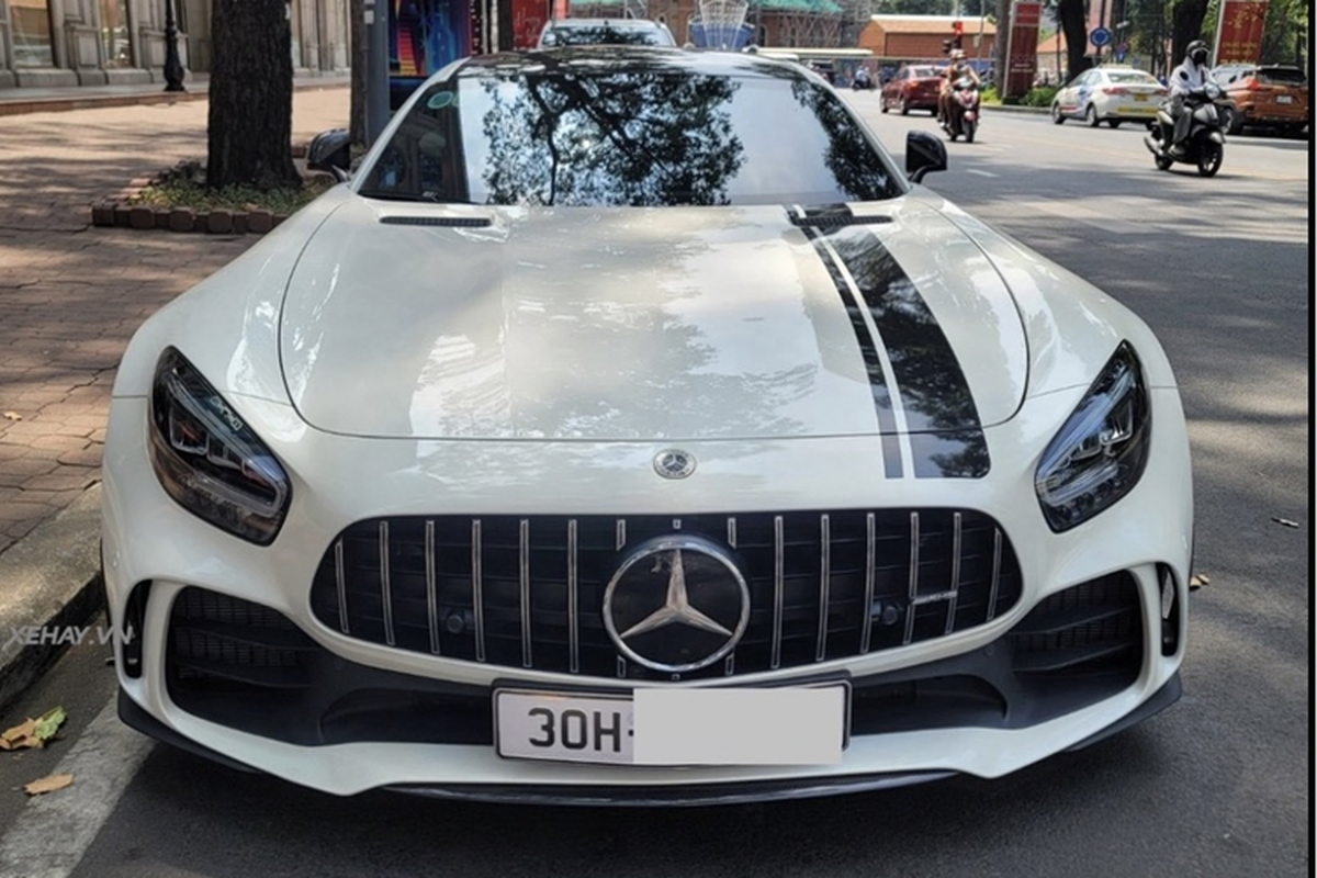 Cận cảnh Mercedes-AMG GT R giá 11,5 tỷ đầu tiên đeo biển Hà Nội - Hình 2 Can canh Mercedes-AMG GT R gia 11,5 ty dau tien deo bien Ha Noi-Hinh-2