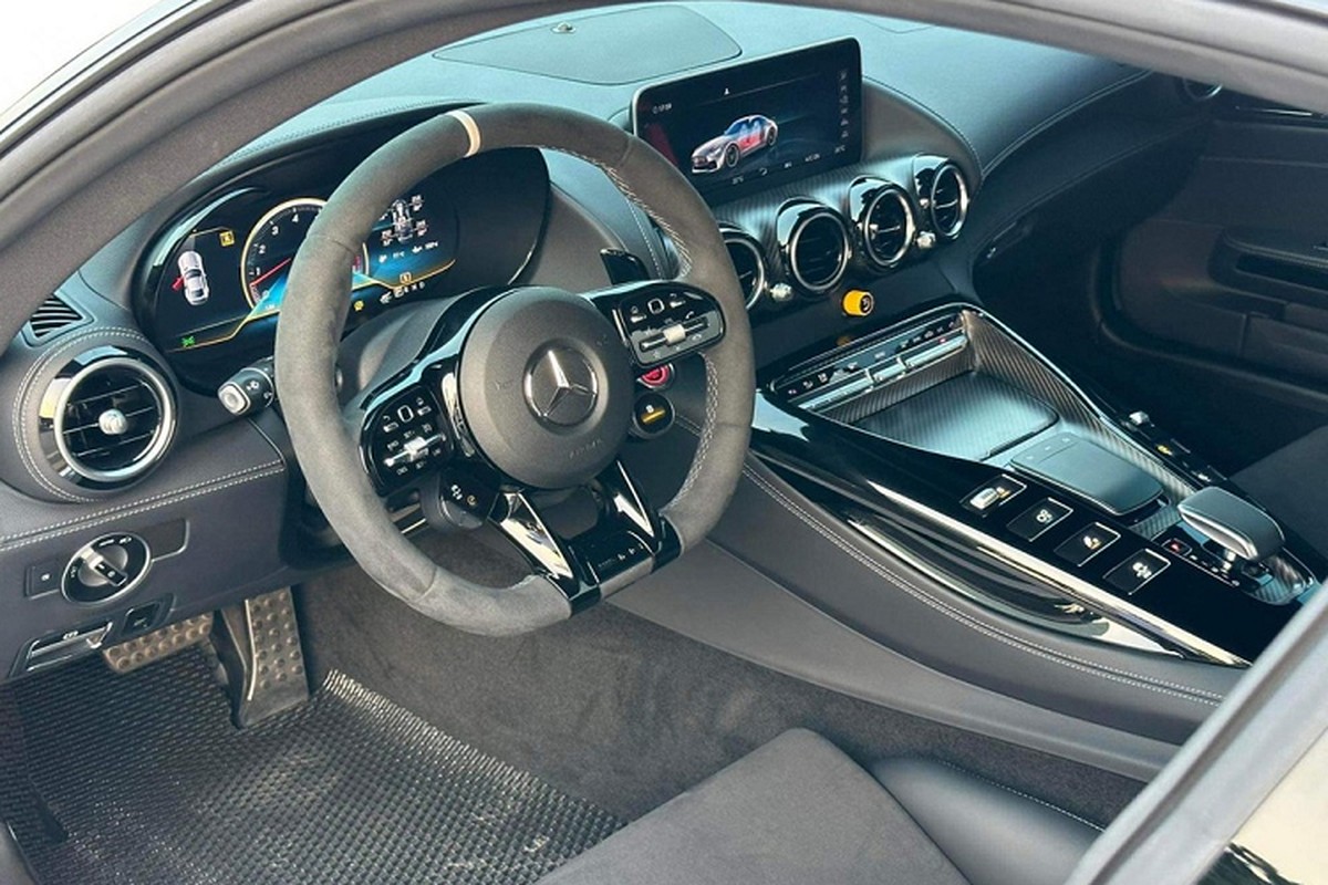 Cận cảnh Mercedes-AMG GT R giá 11,5 tỷ đầu tiên đeo biển Hà Nội - Hình 5 Can canh Mercedes-AMG GT R gia 11,5 ty dau tien deo bien Ha Noi-Hinh-5