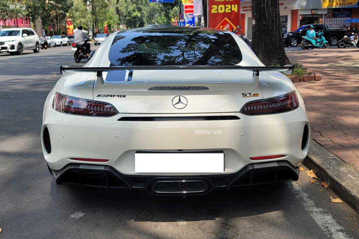 Cận cảnh Mercedes-AMG GT R giá 11,5 tỷ đầu tiên đeo biển Hà Nội - Hình 10 Can canh Mercedes-AMG GT R gia 11,5 ty dau tien deo bien Ha Noi-Hinh-10