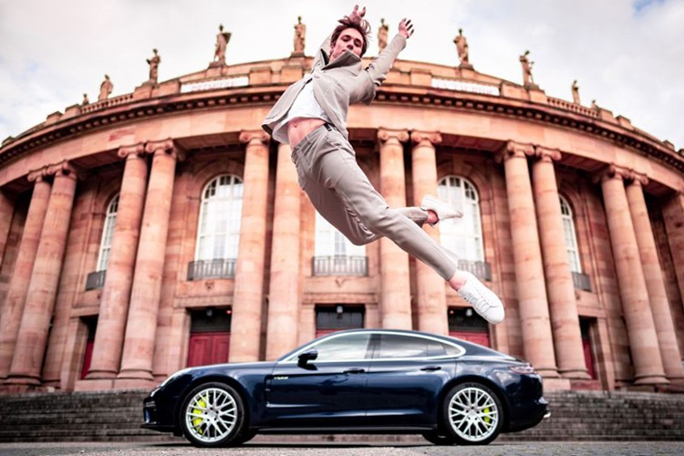 Porsche Panamera 2024 sở hữu khả năng “nhún nhảy” nhờ điều này
