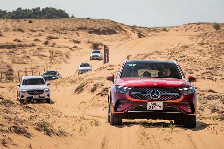 Trải ngiệm Mercedes-Benz GLC 2023 tiền tỷ tại "sa mạc" ở Việt Nam
