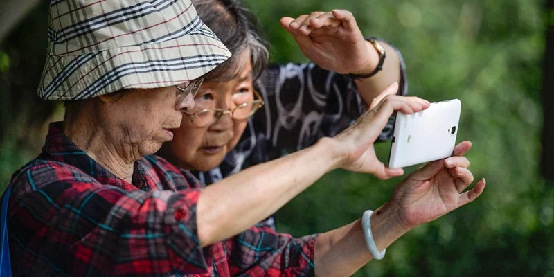 Việt Nam đặt mục tiêu tới hết 2024, mỗi người dân trưởng thành sẽ có một smartphone