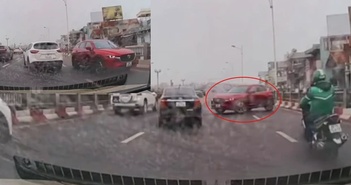 Tài xế 'cố đấm ăn xôi', lái ô tô quay đầu đi ngược chiều trên cầu Tài xế 'cố đấm ăn xôi', lái ô tô quay đầu đi ngược chiều trên cầu