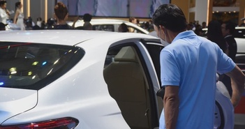 Nhiều ô tô tồn kho tại Việt Nam đại hạ giá Nhiều ô tô tồn kho tại Việt Nam đại hạ giá