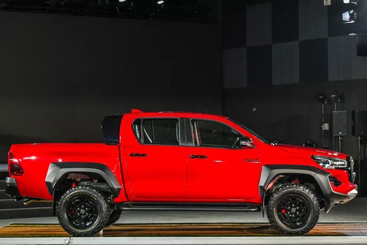 Toyota Hilux GR Sport hơn 1 tỷ đồng tại Thái Lan, đấu Ford Ranger - Hình 3 Toyota Hilux GR Sport hon 1 ty dong tai Thai Lan, dau Ford Ranger-Hinh-3