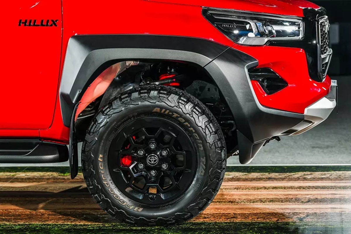 Toyota Hilux GR Sport hơn 1 tỷ đồng tại Thái Lan, đấu Ford Ranger - Hình 4 Toyota Hilux GR Sport hon 1 ty dong tai Thai Lan, dau Ford Ranger-Hinh-4