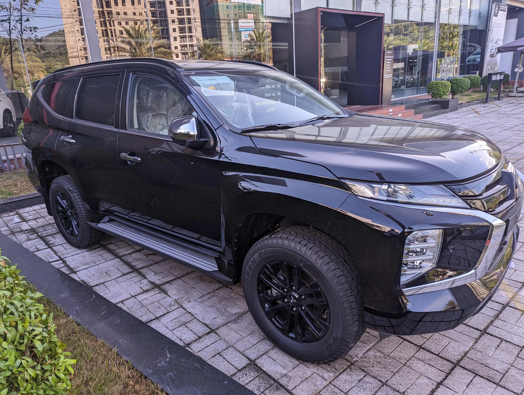 Mitsubishi Pajero Sport phiên bản 'lạ' về Việt Nam   - Ảnh 1.