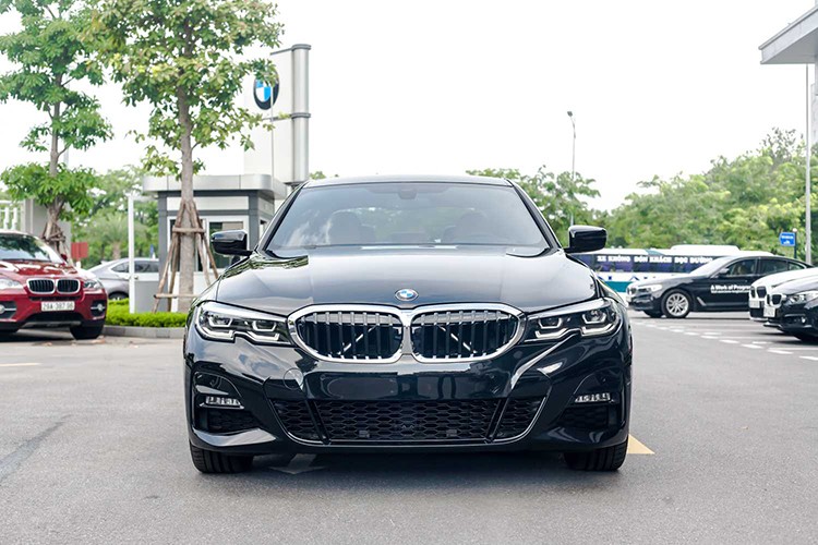 "Soi" loạt xe sang BMW 3-Series xả kho, giảm giá đến 230 triệu đồng