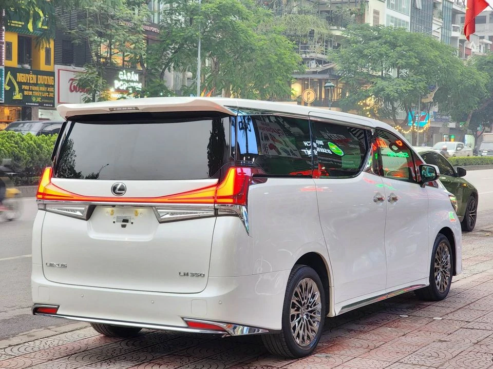 Lexus LM rớt giá 1 tỉ đồng mỗi năm tại Việt Nam- Ảnh 2.