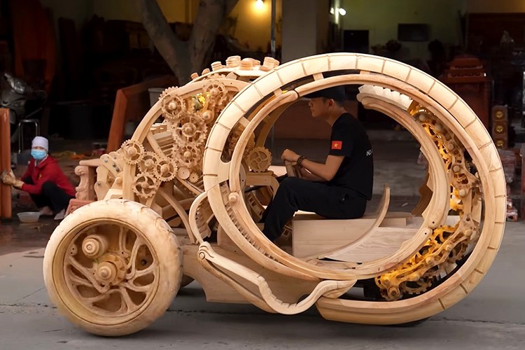 Tận mục chiếc ôtô gỗ độc lạ phác thảo của AI của thợ mộc Việt