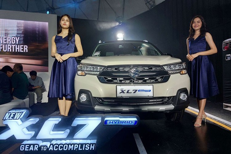 Cận cảnh Suzuki XL7 Hybrid 2023 tiết kiệm xăng từ 448 triệu đồng