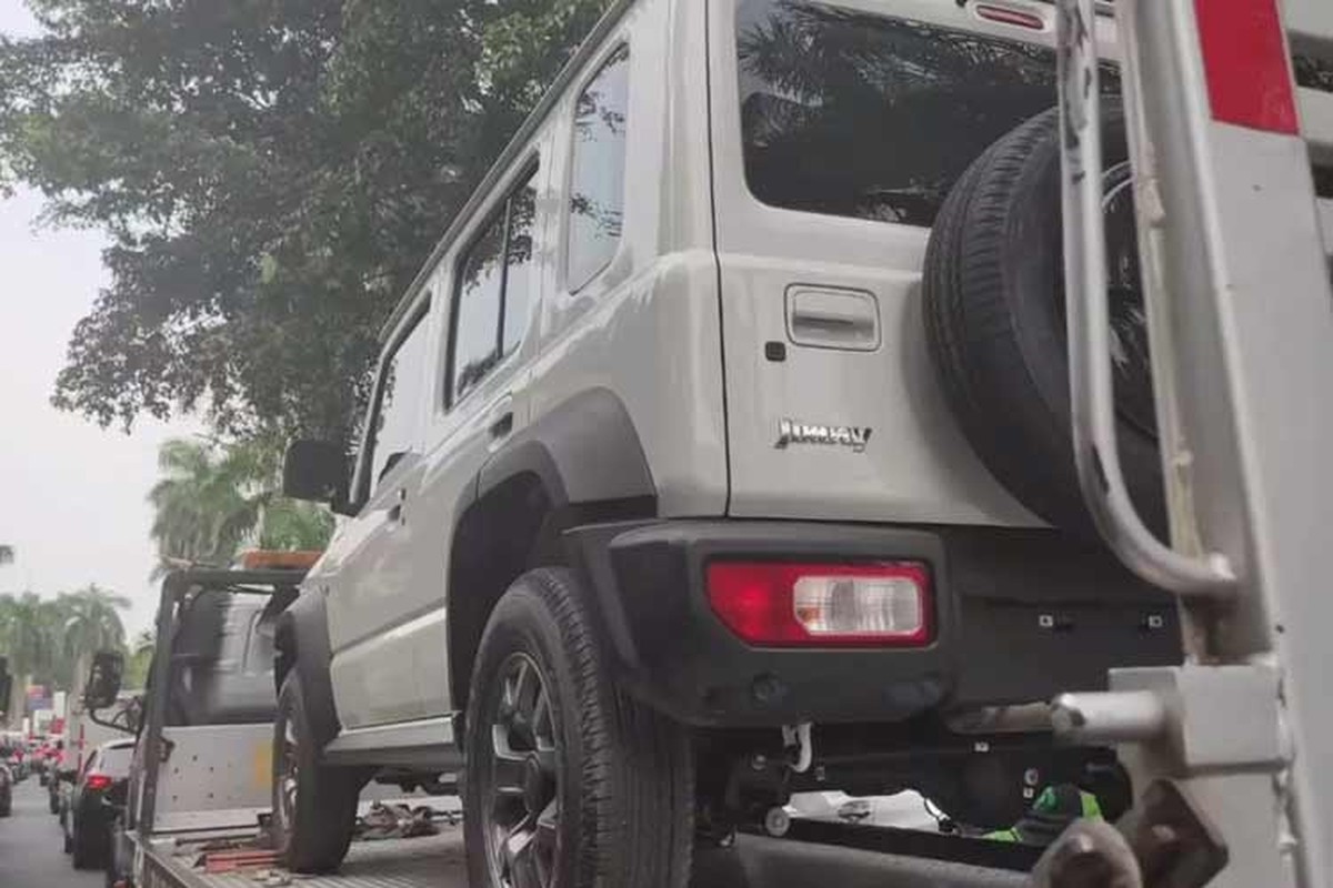 Suzuki Jimny 5 cua tu 513 trieu dong tai Indonesia, cho ve Viet Nam?-Hinh-2