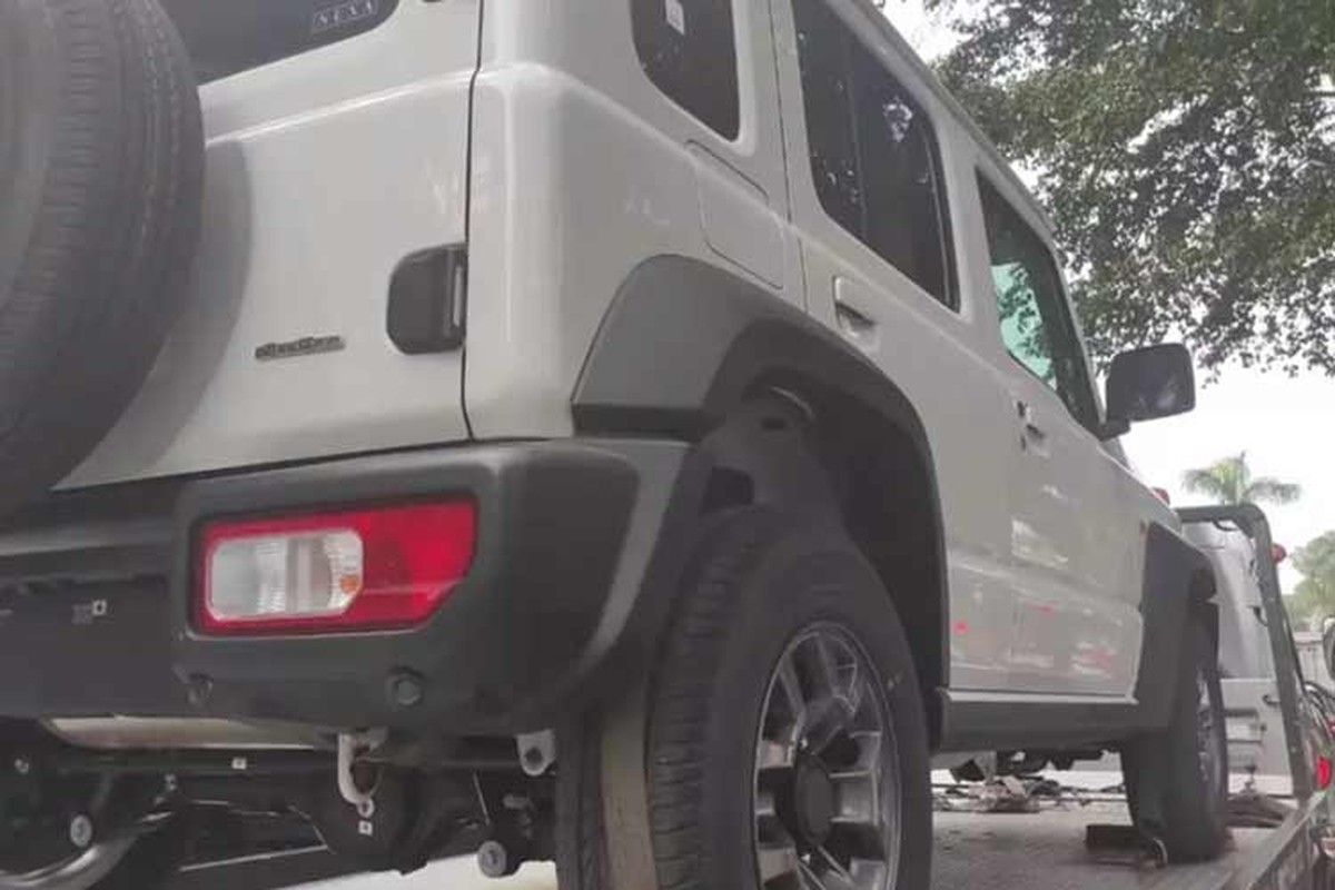 Suzuki Jimny 5 cua tu 513 trieu dong tai Indonesia, cho ve Viet Nam?-Hinh-4