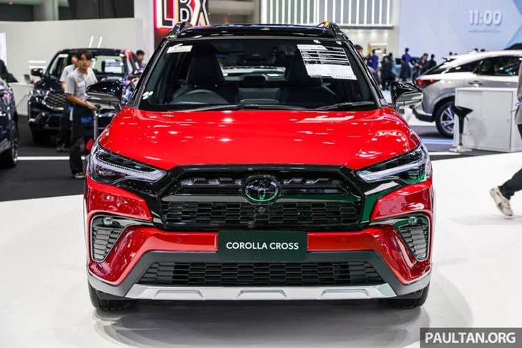 Cận cảnh Toyota Corolla Cross HEV GR Sport 2024 giá 852 triệu đồng