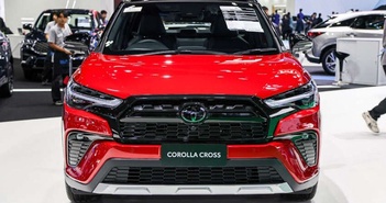 Cận cảnh Toyota Corolla Cross HEV GR Sport 2024 giá 852 triệu đồng Cận cảnh Toyota Corolla Cross HEV GR Sport 2024 giá 852 triệu đồng