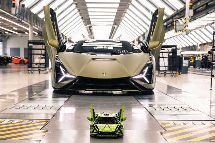 Siêu xe Lamborghini Sian Roadster 2023 ra mắt, hơn 110 tỷ đồng