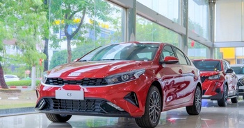 Theo chân Kia K3, loạt sedan hạng C cũng 'đua' giảm giá