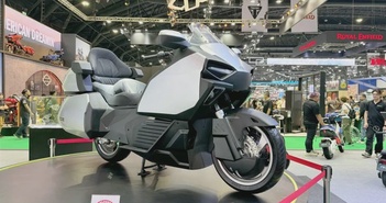 Xe máy điện giống Honda Gold Wing, chạy hơn 700 km sau mỗi lần sạc đầy Xe máy điện giống Honda Gold Wing, chạy hơn 700 km sau mỗi lần sạc đầy