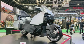 Xe máy điện giống Honda Gold Wing, chạy hơn 700 km sau mỗi lần sạc đầy