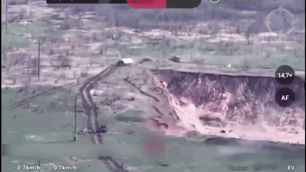 Xe tăng 'giáp mai rùa' Nga bị phá hủy ngay lần đầu xung trận