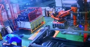Robot ''tấn công'' tàn bạo khiến kỹ sư tại nhà máy Thái Lan tử vong, camera an ninh ghi lại toàn bộ diễn biến gây ám ảnh